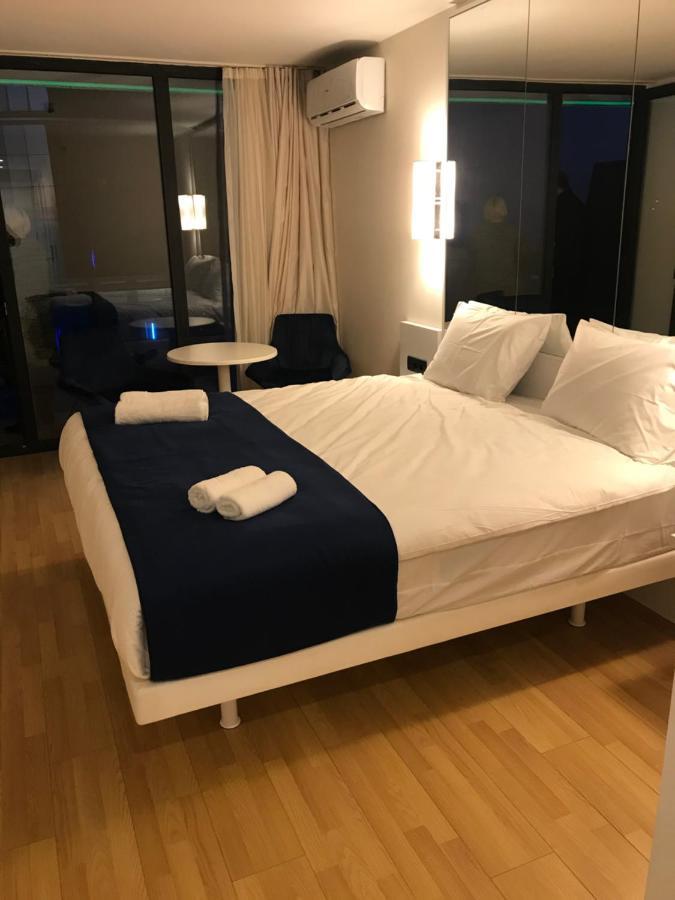 Hotel Orbi City Batoumi Extérieur photo
